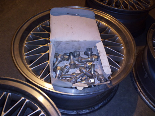 Skrūves no 9-3og, pudele alus